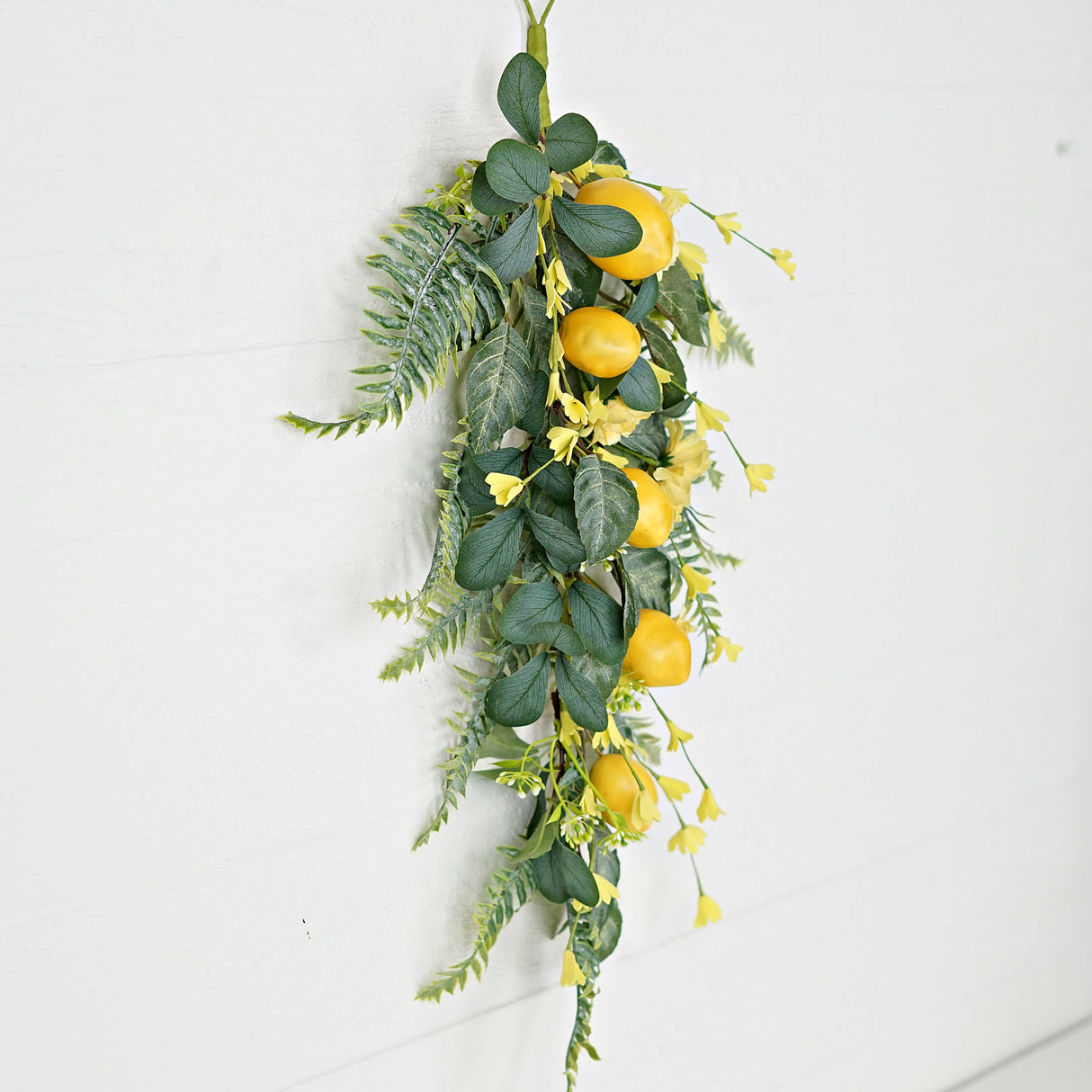 Lemon Daisy Fern Teardrop (24")