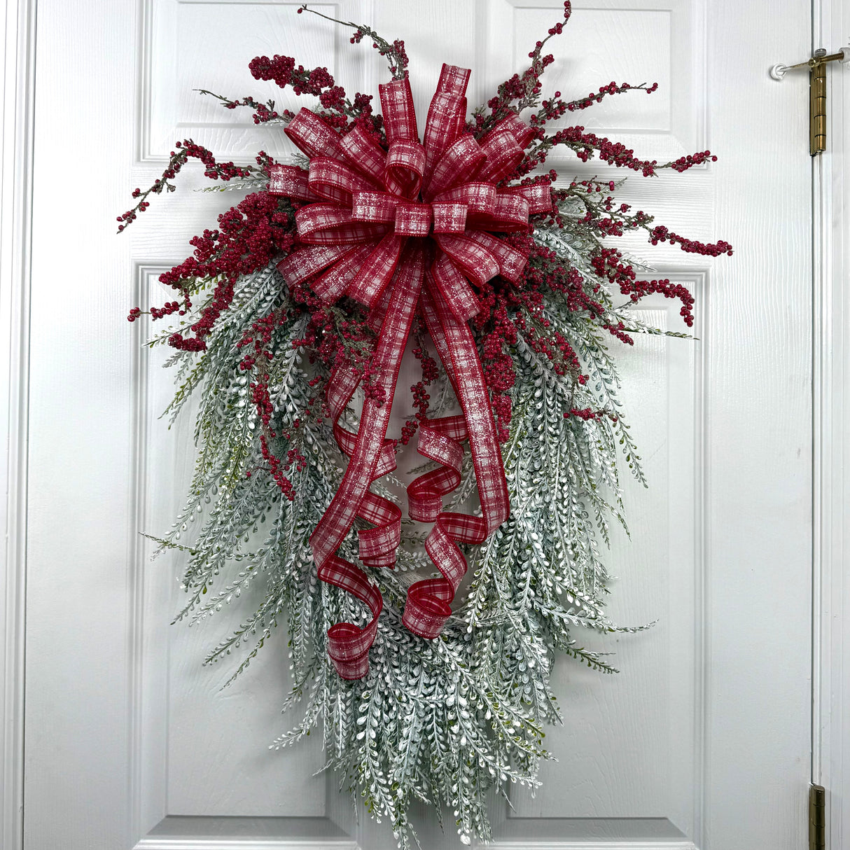 Sugar Plaid Berry Beaded Grass Wreath Kit
