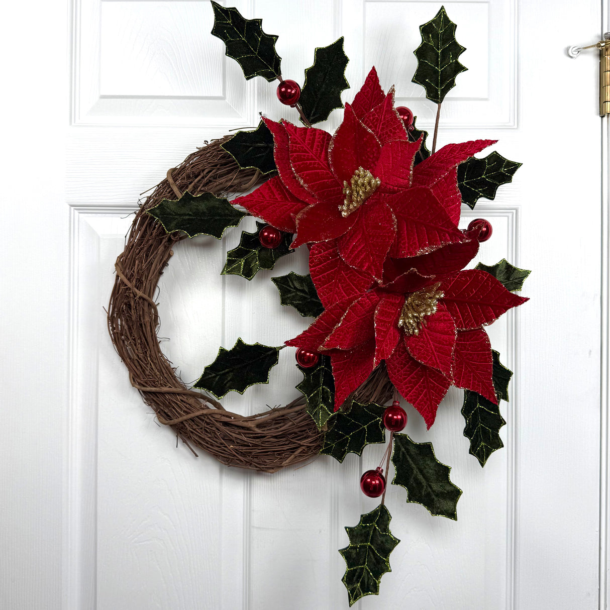 Green & Red Holly Poinsettia Wreath Kit