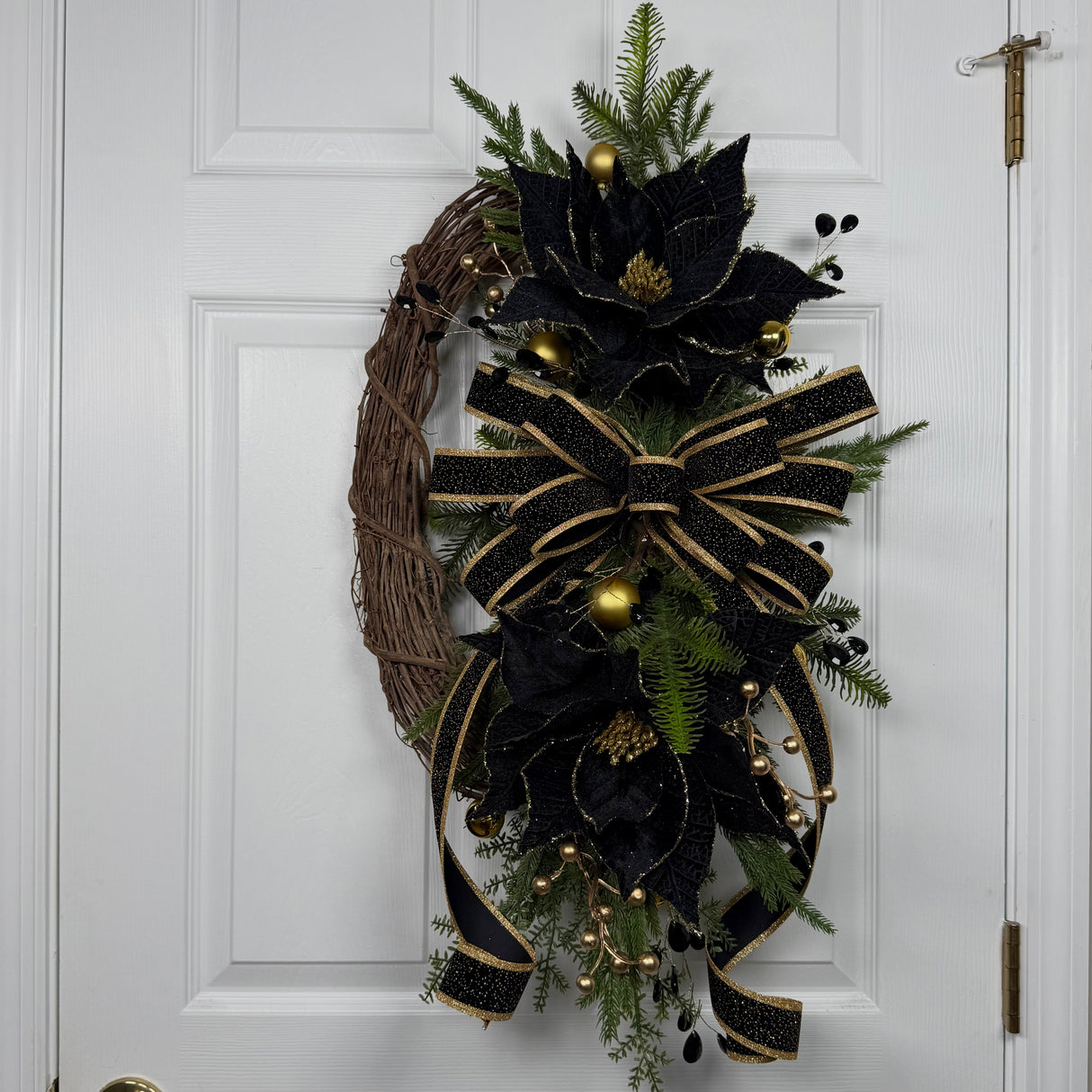 Black & Gold Poinsettia Wreath Kit