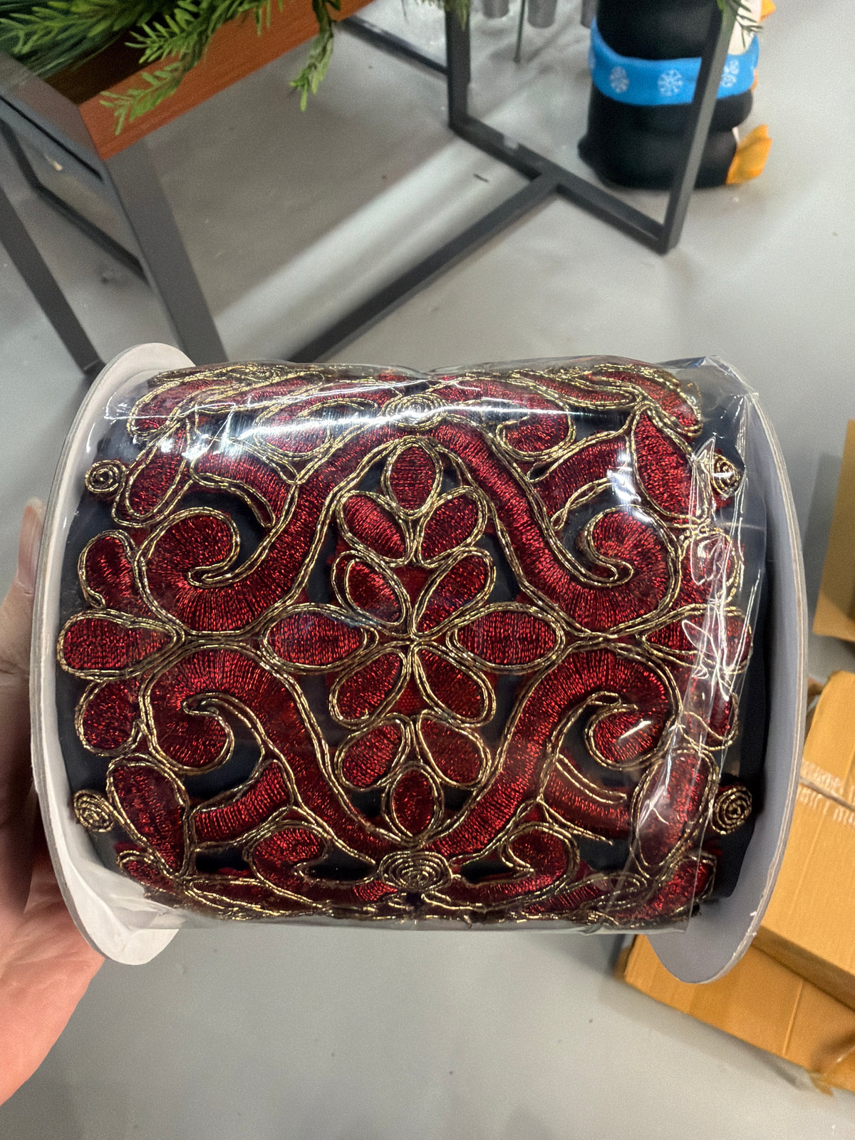 4.5"X5YD Noel Lace (Ruby/Gold) Farrisilk