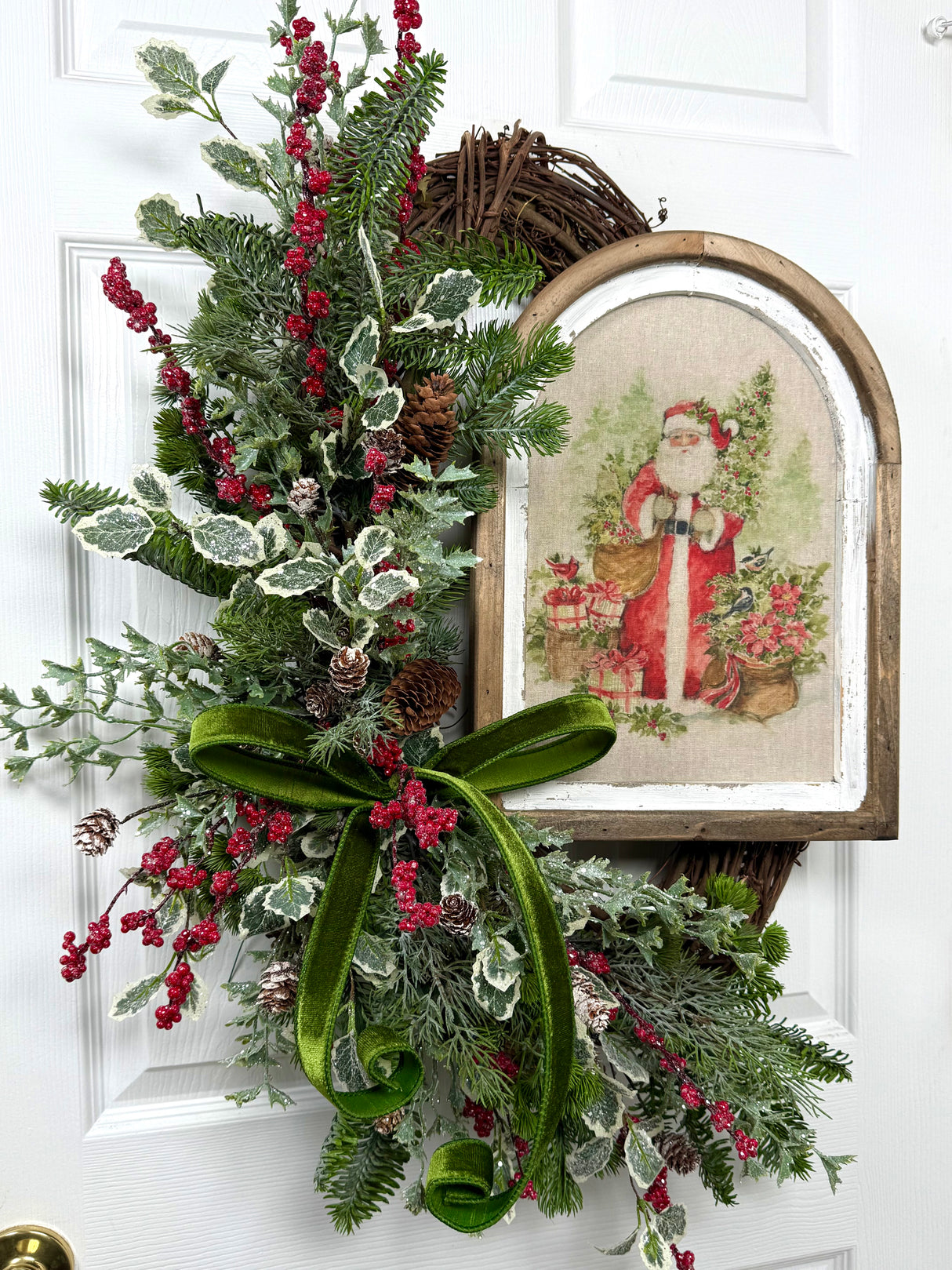 Vintage Santa Oval Christmas Wreath