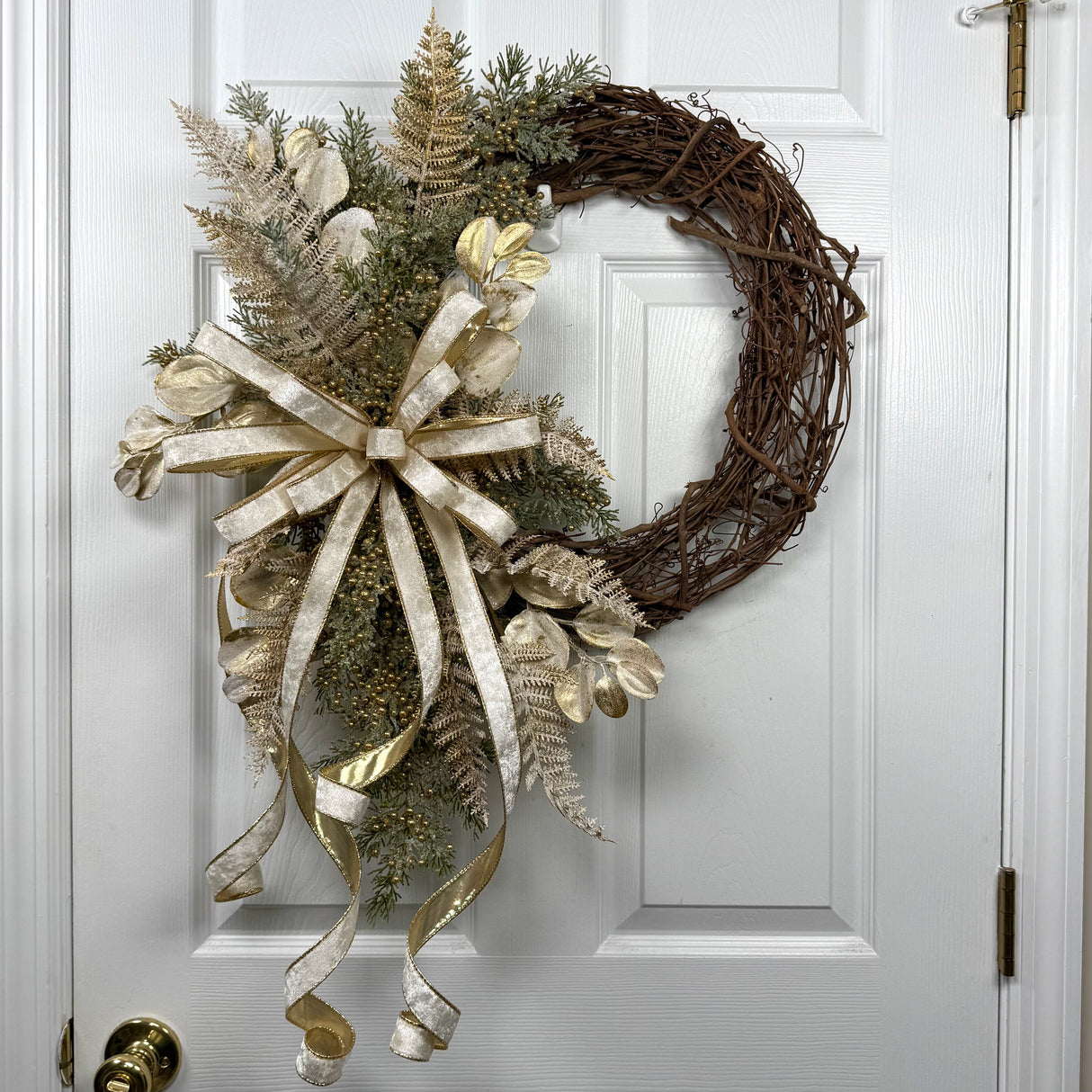 Gold Cedar Berry Wreath Kit