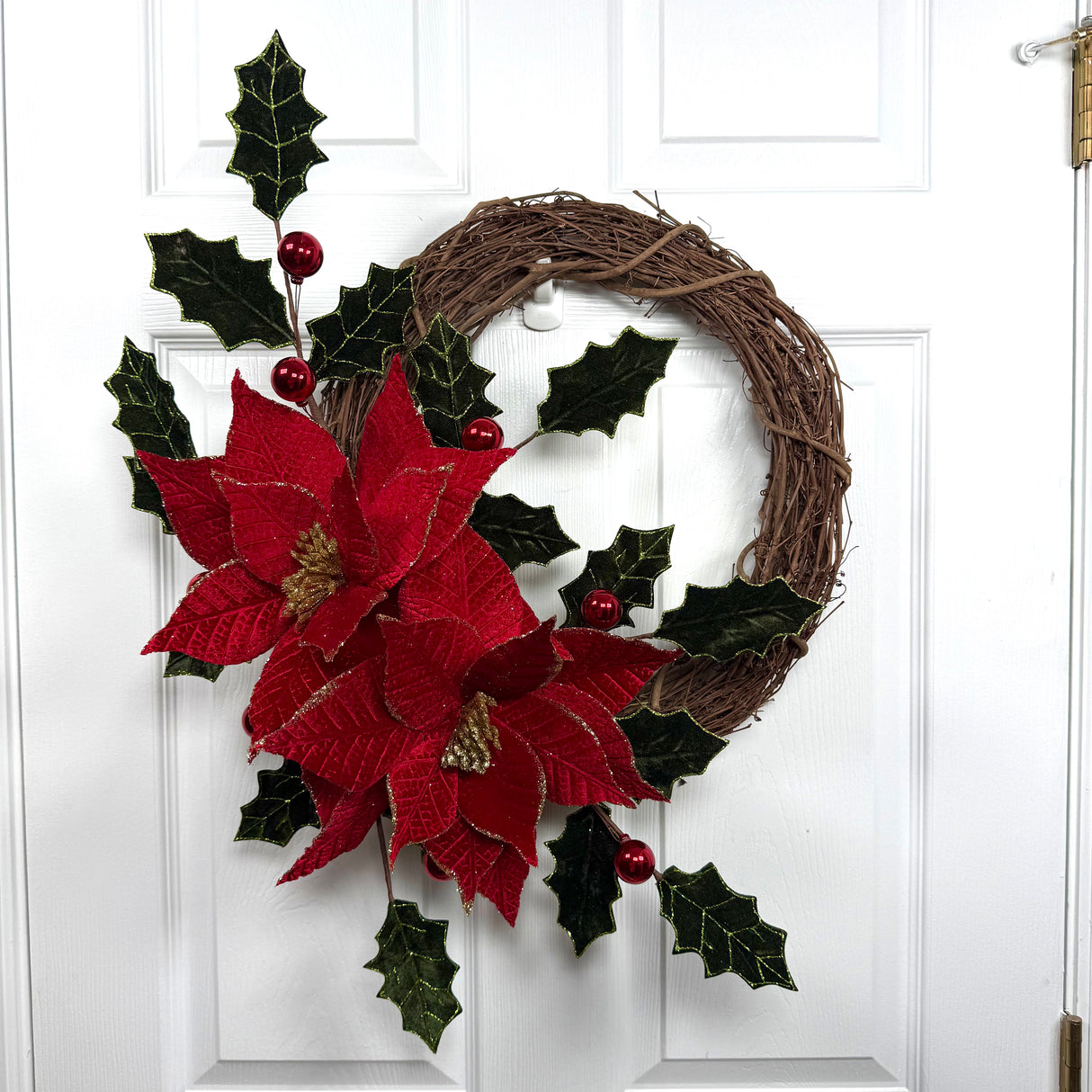 Green & Red Holly Poinsettia Wreath Kit